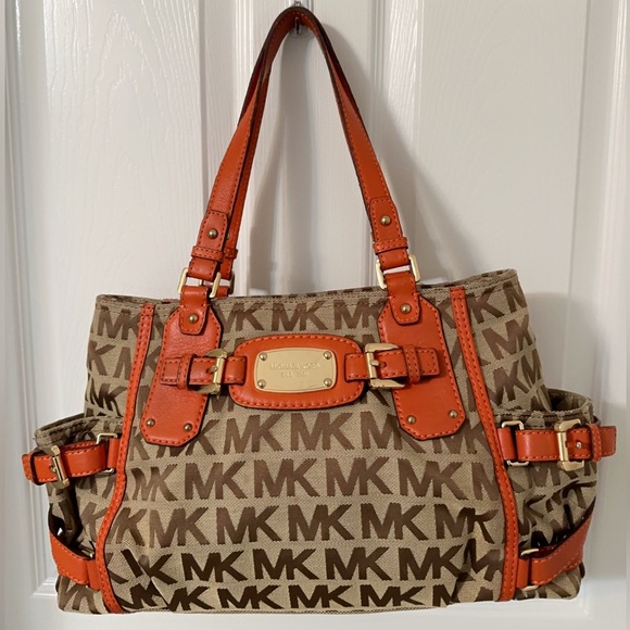 MICHAEL KORS SIGNATURE MONOGRAM GANSEVOORT
BEIGE TANGERINE SATCHEL BAG - Picture 9 of 12